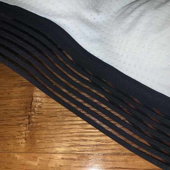 NWOT Victoria’s Secret Sports Bra - Picture 4 of 4